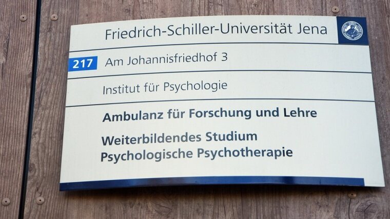 Türschild der Ambulanz